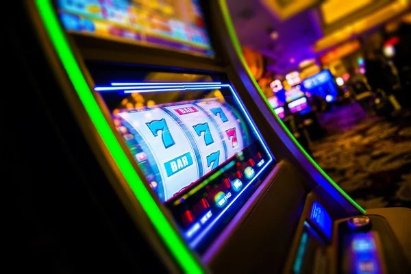 evos VIP Roulette mobile interface showing betting layout and live wheel